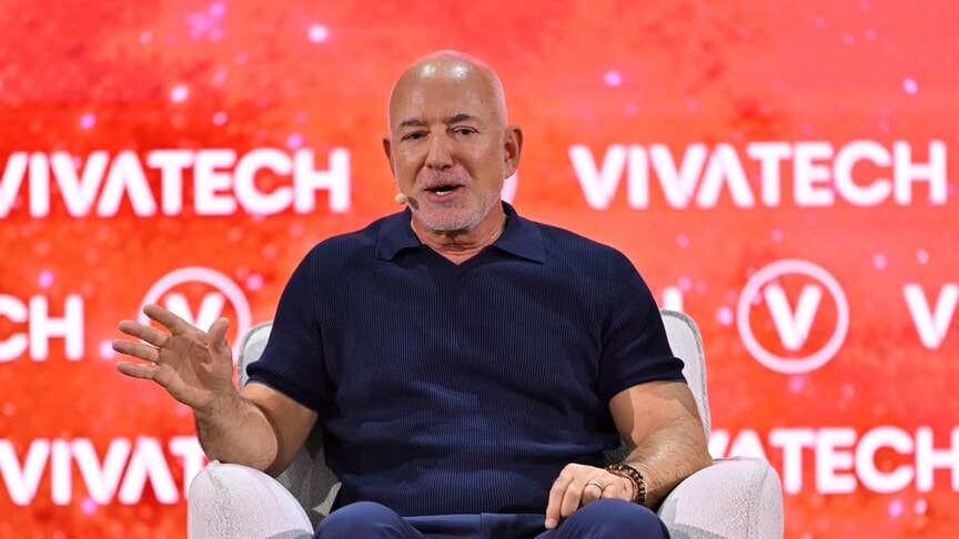 Tỷ phú Jeff Bezos: Trí tuệ nhân tạo sẽ không cướp việc làm mà tạo ra tình trạng thiếu lao động