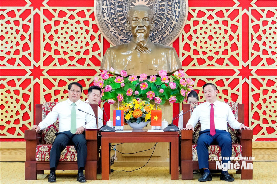 Lãnh đạo tỉnh Nghệ An tiếp, làm việc với đoàn lãnh đạo Thủ đô Viêng Chăn (Lào)