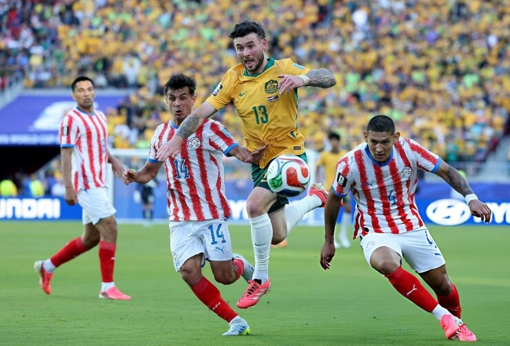 Australia giành vé vào vòng knock-out World Cup sau trận hòa kịch tính với Paraguay