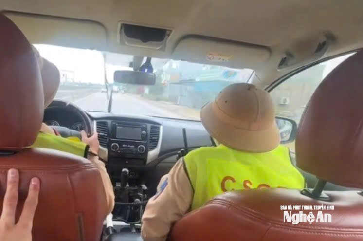 Cảnh sát giao thông mở "đường ưu tiên", chạy đua với thời gian cứu 2 ngón tay bé gái