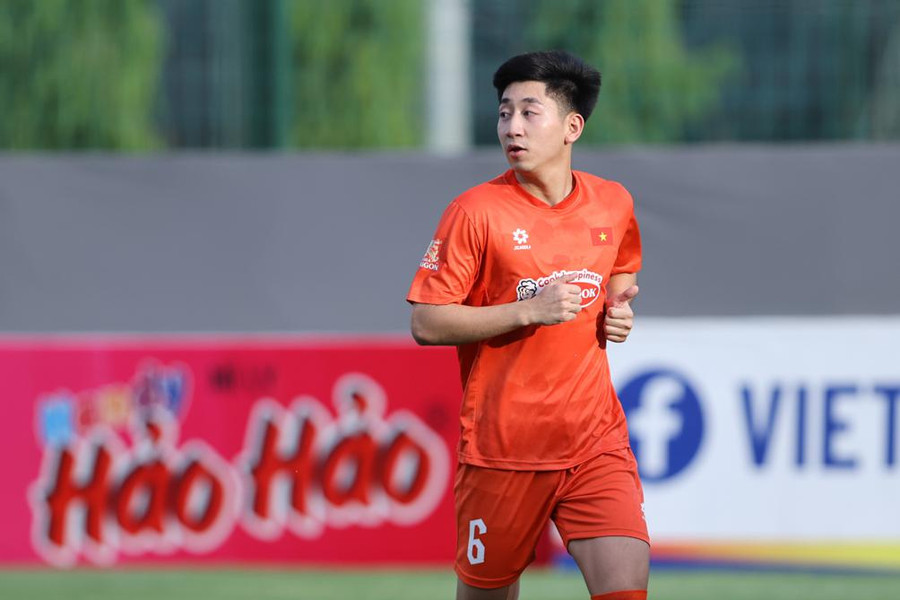 Nguyễn Nhật Minh nỗ lực tìm chỗ đứng trong đội hình tuyển Việt Nam dự AFF Cup 2026