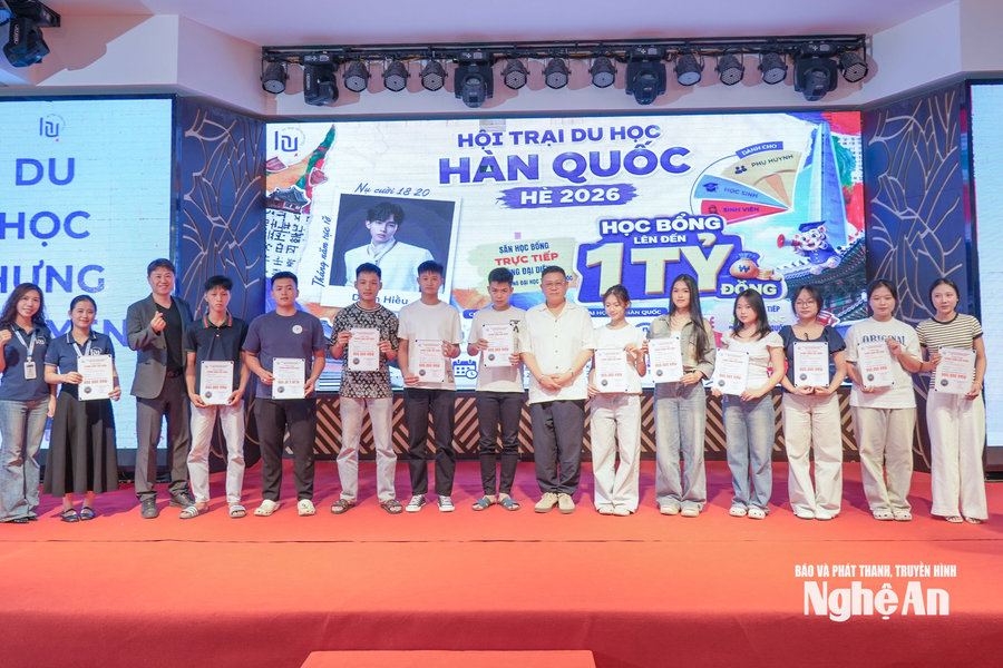 Nghệ An: Hàng trăm học sinh tham gia Hội trại du học Hàn Quốc