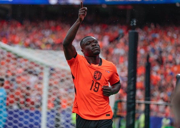 MU và Chelsea gia nhập cuộc đua chiêu mộ Brian Brobbey với giá 55 triệu euro