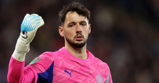 Newcastle United dẫn đầu cuộc đua chiêu mộ thủ thành James Trafford từ Man City