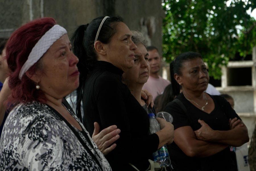 Hành trình tìm người thân sau động đất ở Venezuela: "Tôi nhận ra con gái nhờ chiếc nhẫn"