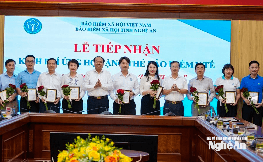 Mở rộng "lưới an sinh" toàn dân...