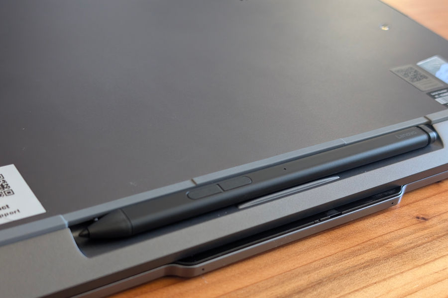 ThinkPad X1 2-in-1 Gen 11: Thiết kế khe sạc bút mới gọn gàng nhưng chưa hoàn hảo