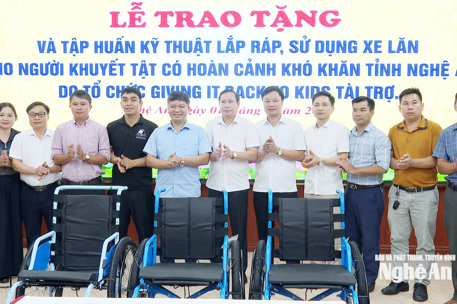 Quỹ Bảo trợ trẻ em Nghệ An tiếp nhận 520 xe lăn cho người khuyết tật
