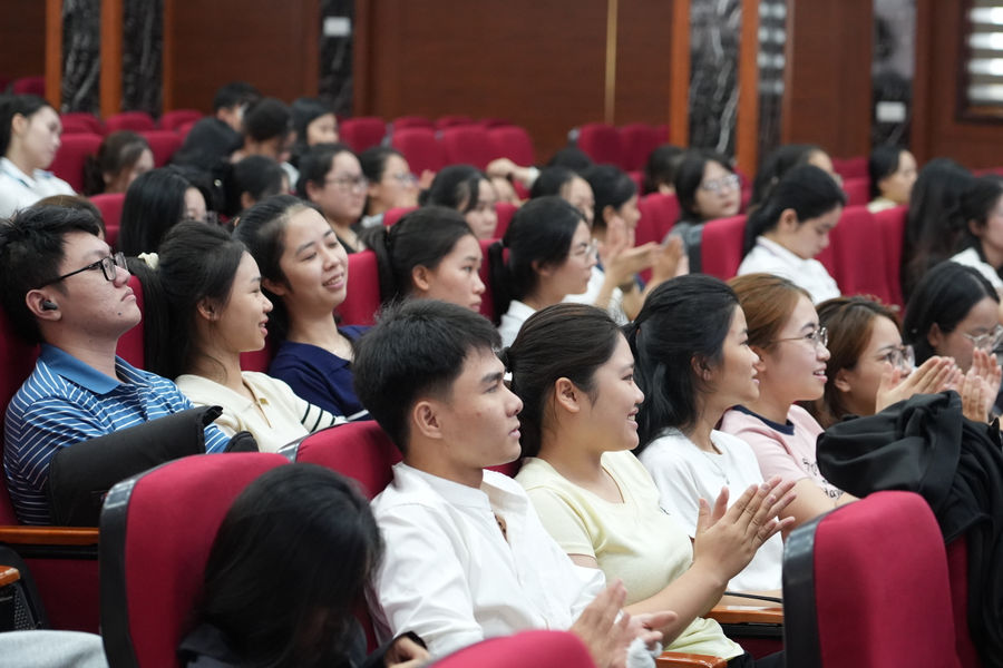 Ngày hội việc làm tại Đại học Vinh: Hàng ngàn cơ hội tuyển dụng cho sinh viên