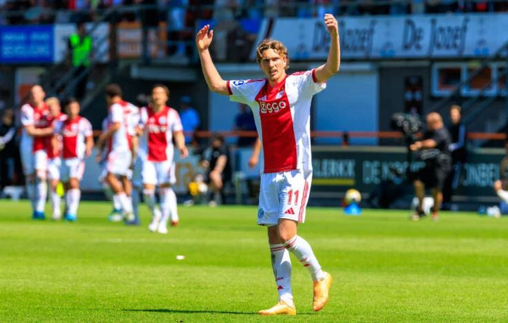 Manchester United nhắm viên ngọc Mika Godts thay thế thương vụ 112 triệu bảng