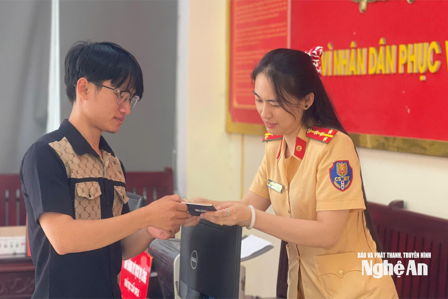 Giấy phép lái xe quá hạn dưới 30 ngày: Miễn thi lại không đồng nghĩa được lái xe