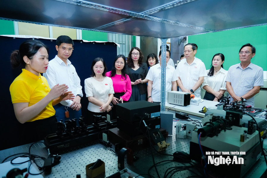 Đoàn Đại biểu Quốc hội tỉnh giám sát thực hiện chính sách, pháp luật về khoa học công nghệ, đổi mới sáng tạo tại Trường Đại học Vinh