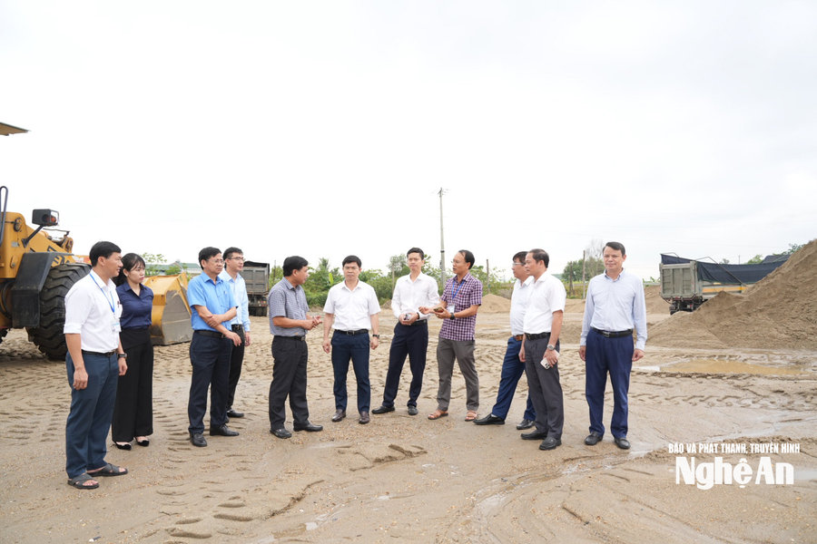 Thường trực HĐND tỉnh khảo sát chuẩn bị cho phiên chất vấn tại Kỳ họp thứ 4 - HĐND tỉnh Nghệ An khóa XIX