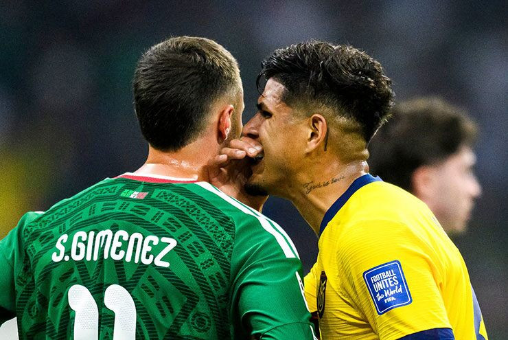 UEFA từ chối áp thẻ đỏ cho hành vi che miệng, Barcelona chính thức thoát 'xiềng xích' tài chính