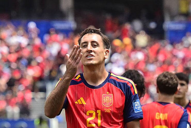 Mikel Oyarzabal: Từ "thần tài" chung kết đến cỗ máy ghi bàn thượng hạng của Tây Ban Nha