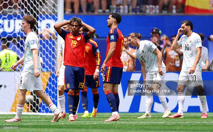 Tây Ban Nha đè bẹp Áo 3-0: Oyarzabal rực sáng đưa La Roja vào tứ kết World Cup
