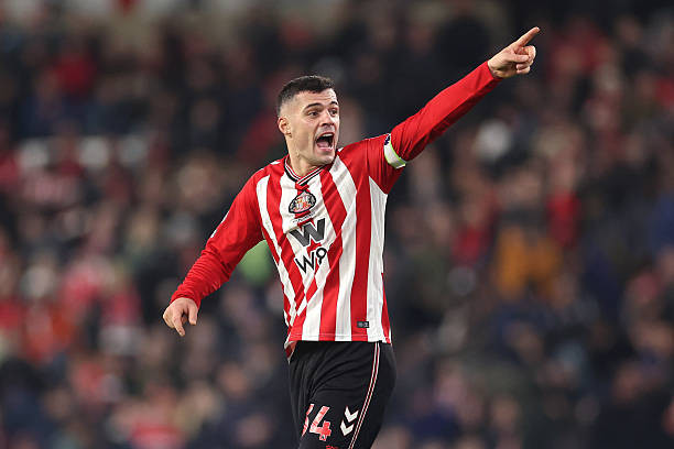 Chelsea vỡ mộng chiêu mộ Granit Xhaka: Sunderland giữ chân linh hồn tuyến giữa