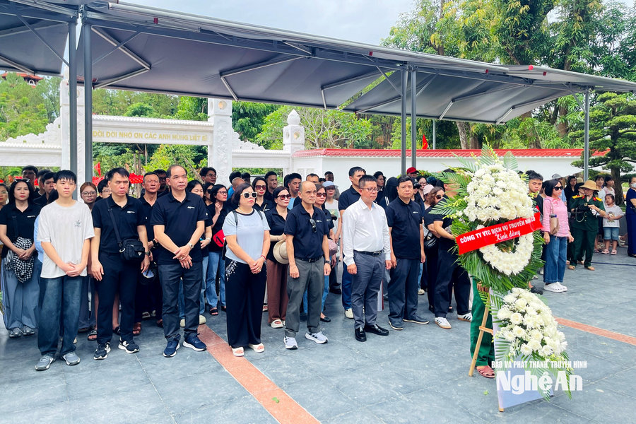 Công ty VTC Dịch vụ Truyền hình số dâng hương tri ân các Anh hùng liệt sĩ tại Ngã ba Đồng Lộc