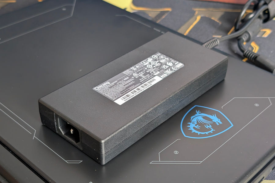 MSI Crosshair A16 HX và bộ sạc 240W: Hiệu năng mạnh mẽ đối đầu giới hạn năng lượng