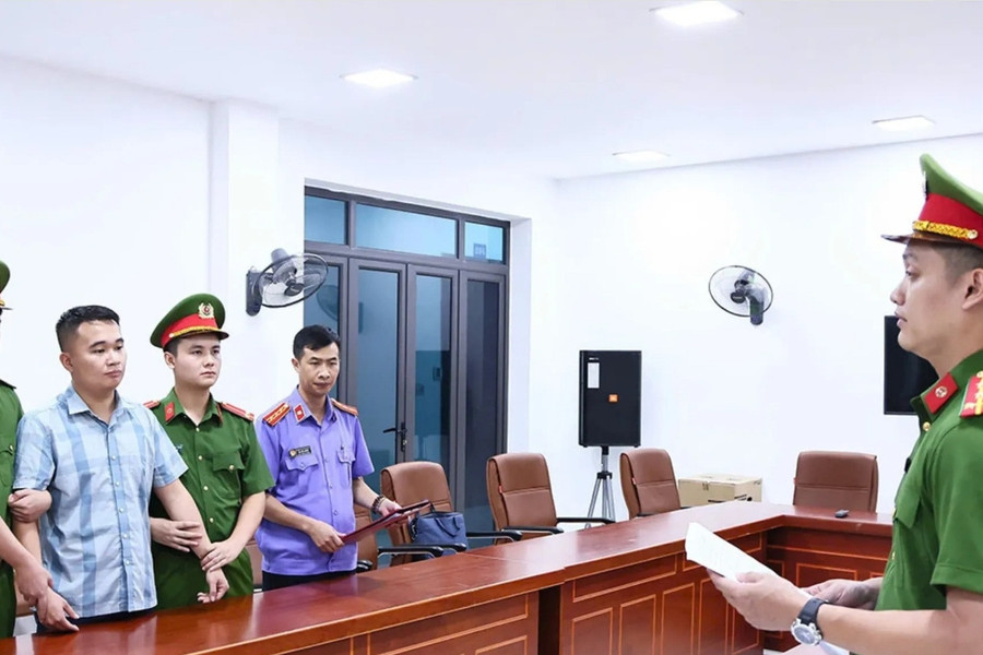 Lệnh giữ khẩn cấp giáo viên Trường THPT Chuyên Tuyên Quang trong vụ 146 điểm 10 môn Toán