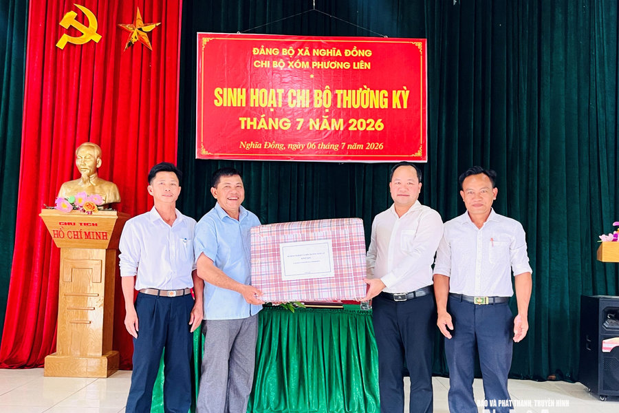 Giám đốc Sở Nông nghiệp và Môi trường dự sinh hoạt Chi bộ xóm Phương Liên, xã Nghĩa Đồng