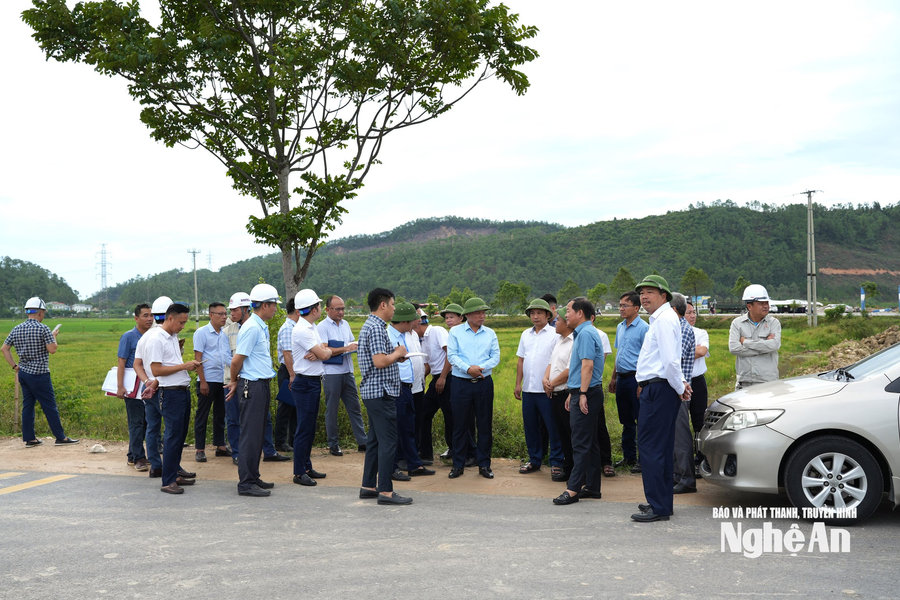 Đẩy nhanh tiến độ các hạng mục Dự án đường bộ cao tốc Vinh - Thanh Thủy