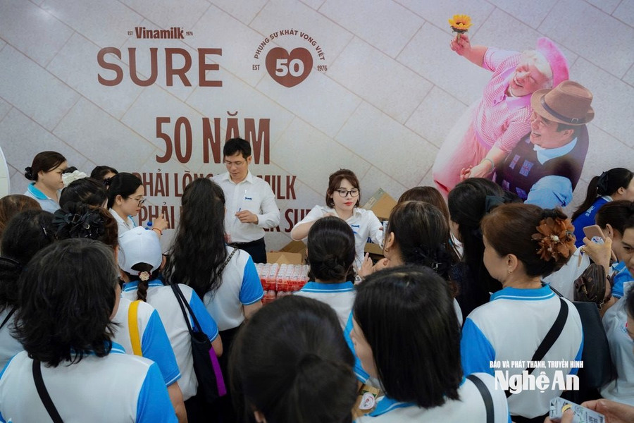 Từ ngày gia đình Việt Nam, Vinamilk Sure lan tỏa thông điệp sống khỏe chủ động