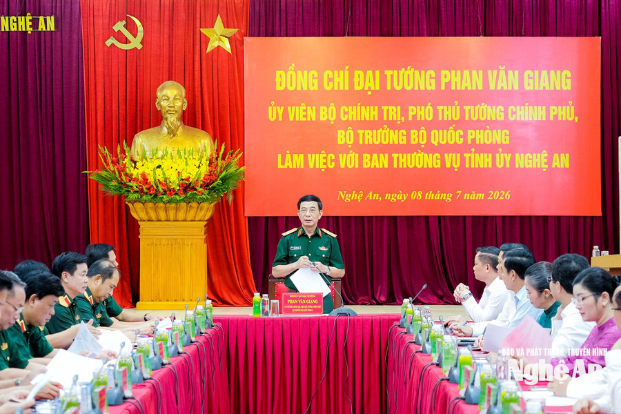 Phó Thủ tướng Chính phủ, Bộ trưởng Bộ Quốc phòng Đại tướng Phan Văn Giang làm việc với Ban Thường vụ Tỉnh ủy Nghệ An