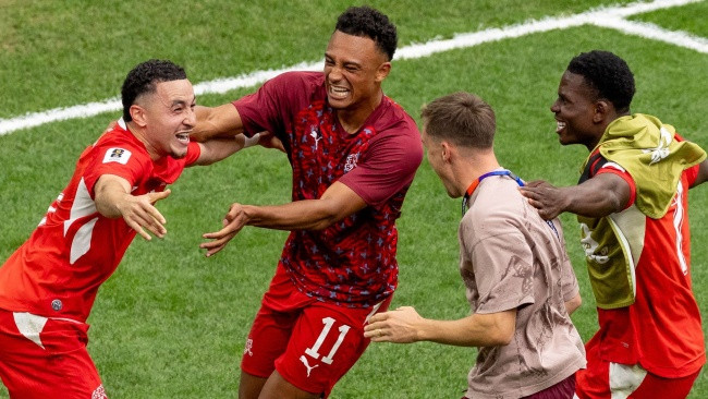 Thụy Sĩ hạ Colombia sau loạt luân lưu: Phá dớp 72 năm và bản lĩnh Gregor Kobel