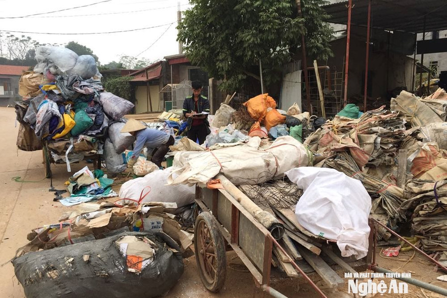 Nguy cơ cháy từ những bãi phế liệu trong khu dân cư