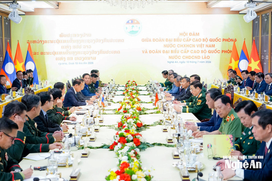 Hội đàm giữa Bộ trưởng Bộ Quốc phòng Việt Nam và Bộ trưởng Bộ Quốc phòng Lào