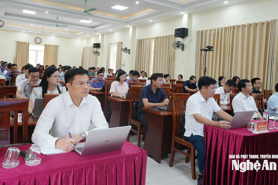 Tập huấn công tác chuyển đổi số và thực hiện các phần mềm, ứng dụng của Đảng