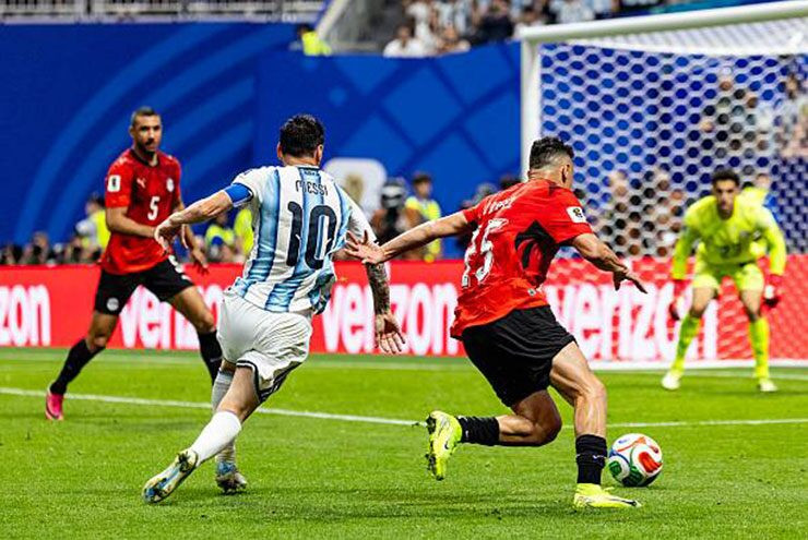 Giải mã bài toán phong tỏa Lionel Messi: Khi thiên tài thách thức mọi hệ thống phòng ngự