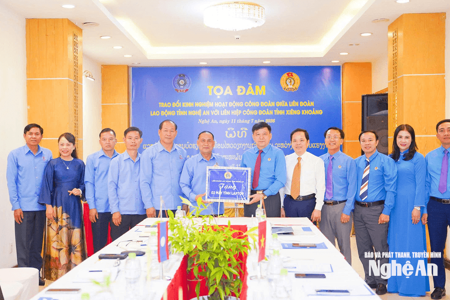 Liên đoàn Lao động tỉnh Nghệ An và Liên hiệp Công đoàn tỉnh Xiêng Khoảng tọa đàm trao đổi kinh nghiệm