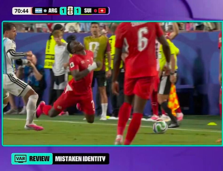 Breel Embolo nhận thẻ đỏ vì lỗi ăn vạ, Thụy Sĩ gục ngã trước Argentina tại tứ kết World Cup