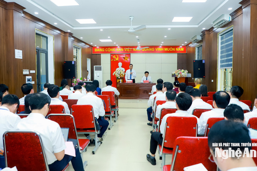 Đại biểu HĐND tỉnh Nghệ An: Giá xăng đã giảm nhưng nhiều hàng hóa vẫn neo cao
