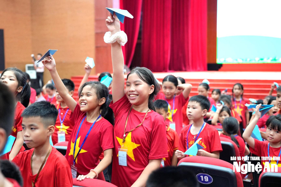 Những người 'thiết kế' mùa Hè cho trẻ