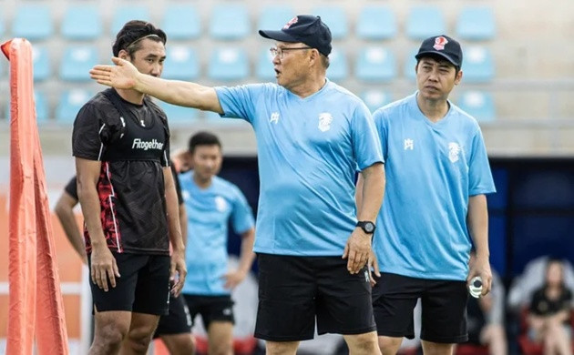 Hậu World Cup 2026: Ông Park Hang-seo tới Thái Lan, Malaysia rúng động vì bê bối nhập tịch