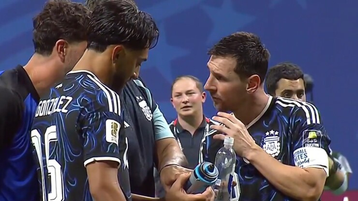 Messi phát hiện bí mật trên chai nước của Pickford sau màn hạ gục tuyển Anh