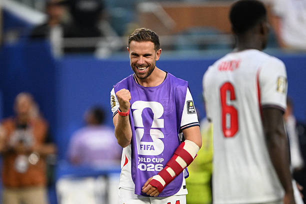 Brentford gây bão mạng xã hội khi mỉa mai chấn thương có một không hai của Jordan Henderson