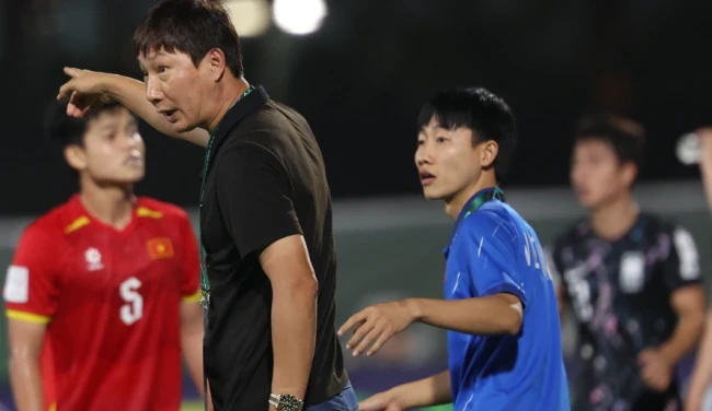 HLV Kim Sang-sik và triết lý xây dựng tấm khiên thép cho ĐT Việt Nam tại ASEAN Cup 2026