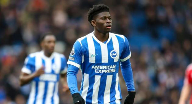 Tại sao Carlos Baleba là canh bạc 'đắt xắt ra miếng' cho hàng tiền vệ Man Utd?