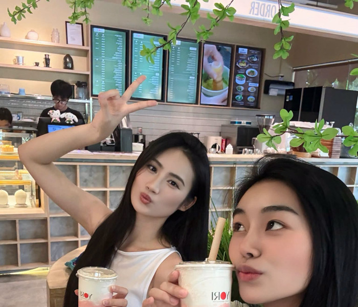 Hoa hậu Ý Nhi và Yến Nhi gây sốt với nhan sắc đời thường trong lần hội ngộ mới nhất