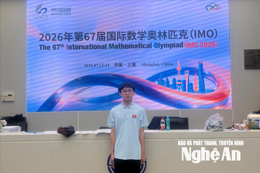 Nam sinh lớp 11 Nghệ An giành Huy chương Bạc Olympic Toán quốc tế 2026