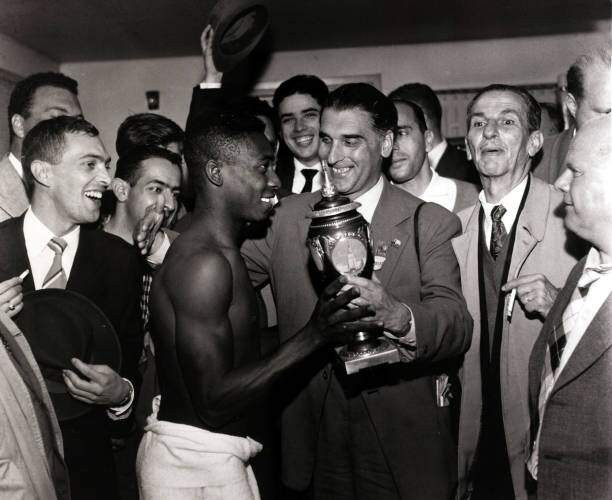Lịch sử ủng hộ Tây Ban Nha: Quy luật cầu thủ tuổi teen tại chung kết World Cup