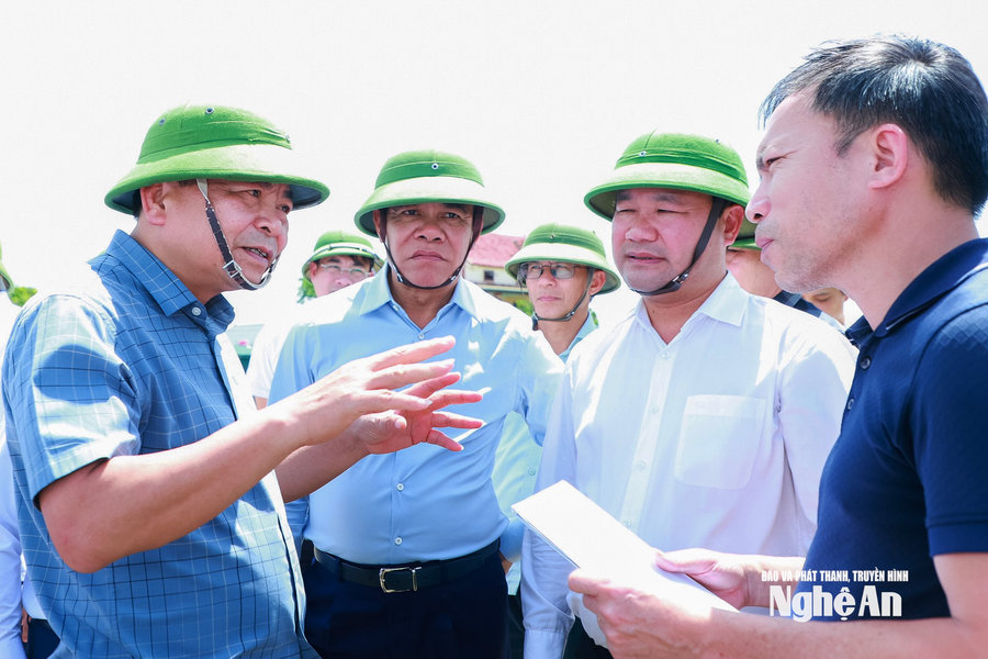 Thứ trưởng Bộ Nông nghiệp và Môi trường khảo sát, xem xét phương án đầu tư đập sông Lam