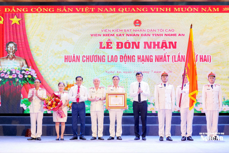 Viện Kiểm sát nhân dân tỉnh Nghệ An đón nhận Huân chương Lao động hạng Nhất