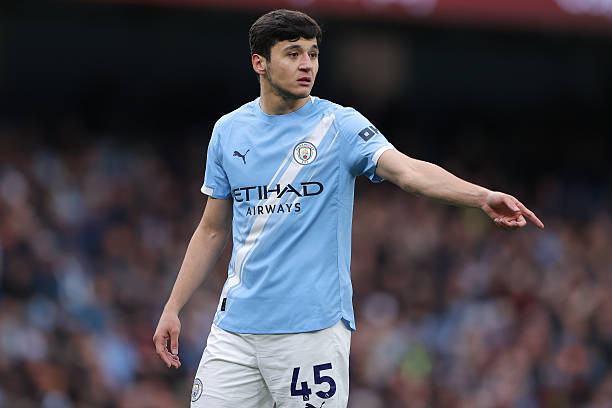 Manchester City trói chân bộ đôi Khusanov và Jeremy Doku đến năm 2031