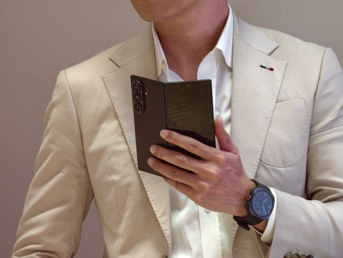 Giải mã Galaxy Z Fold8 Ultra: Công nghệ Flex Titanium xóa bỏ nếp gấp và bước tiến Agentic AI
