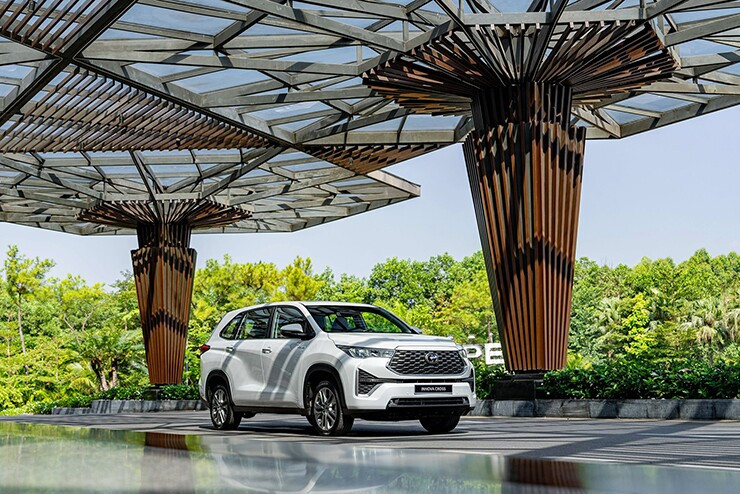Toyota Innova Cross 2026: Bảng giá lăn bánh chi tiết và đánh giá khả năng vận hành